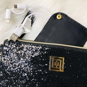 🆕️Lizclairebon iPhone Portable charger Pod Wristl